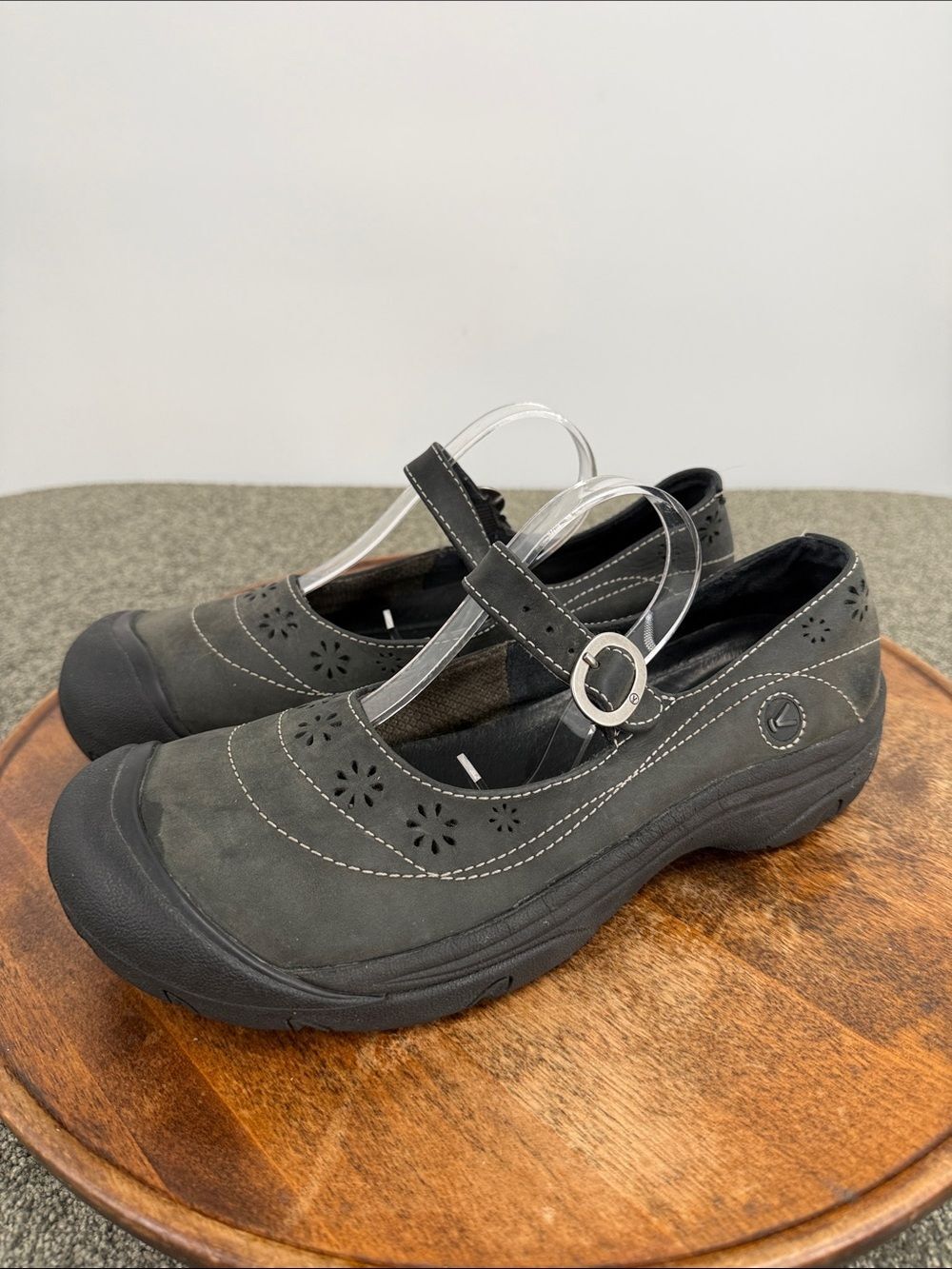 Keen Shoes Wm 10.5 Mary Jane Gray Leather Floral Calistoga Walking Comfort